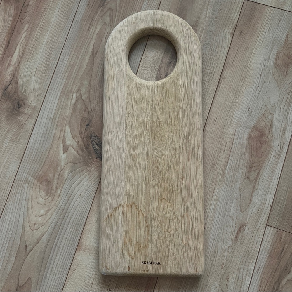 NATURAL WOOD SERVING BOARD USED - SMALL